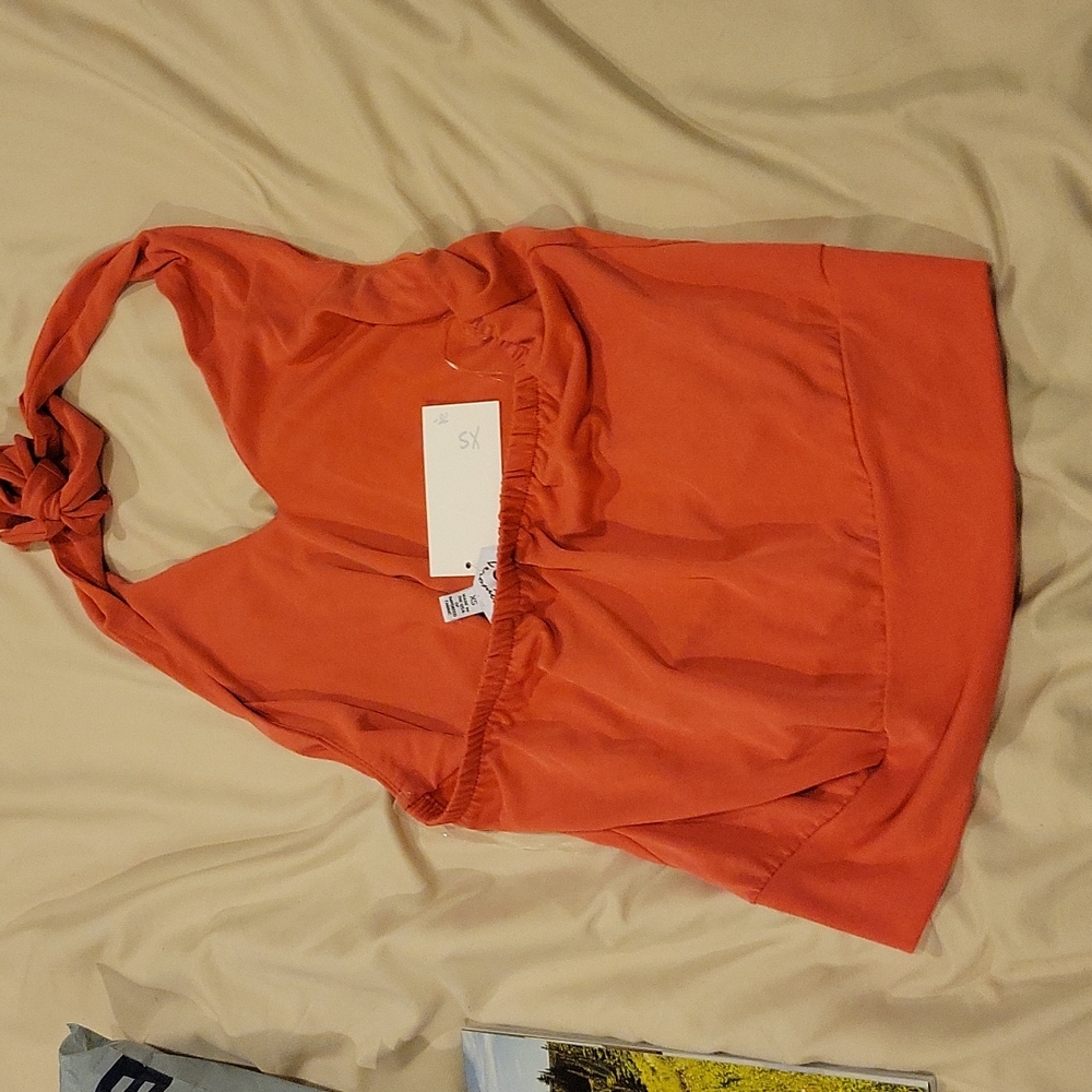 Halter top - Picture 2 of 3